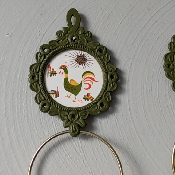 Home Interiors Vintage cast iron metal ceramic towel holder - Picture 5 of 13